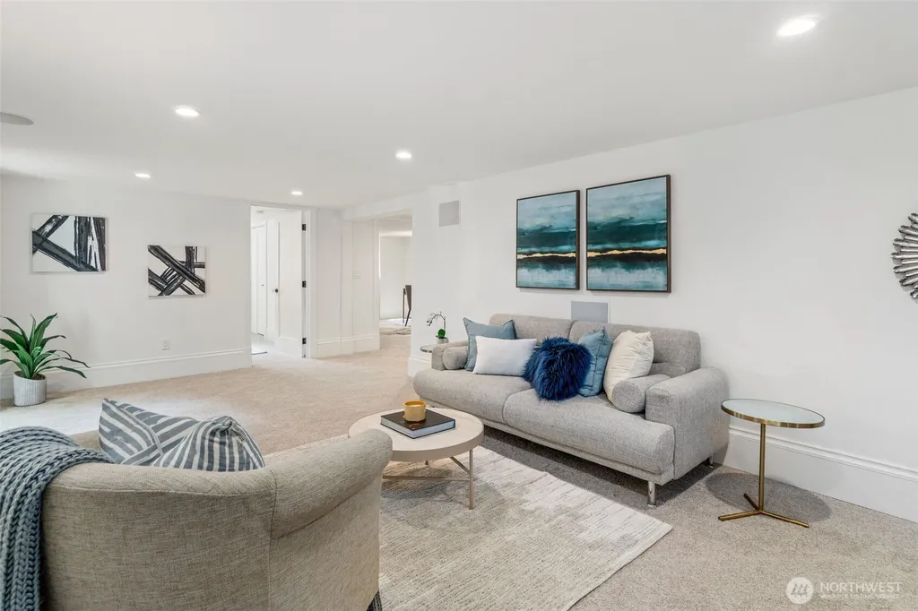 2217 4th Avenue N Seattle WA 98109