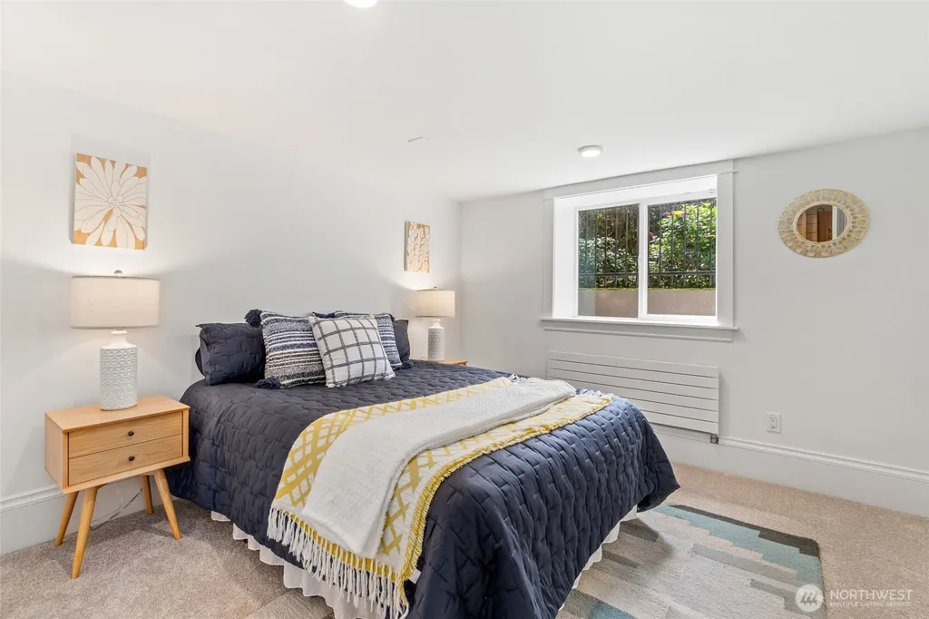 2217 4th Avenue N Seattle WA 98109