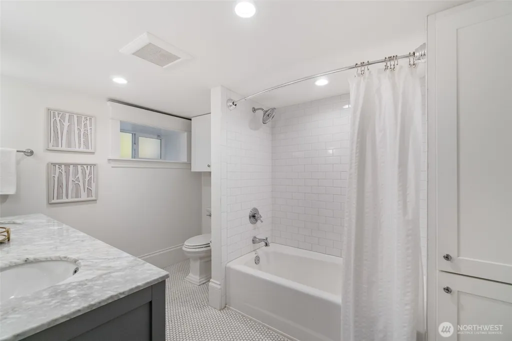 2217 4th Avenue N Seattle WA 98109