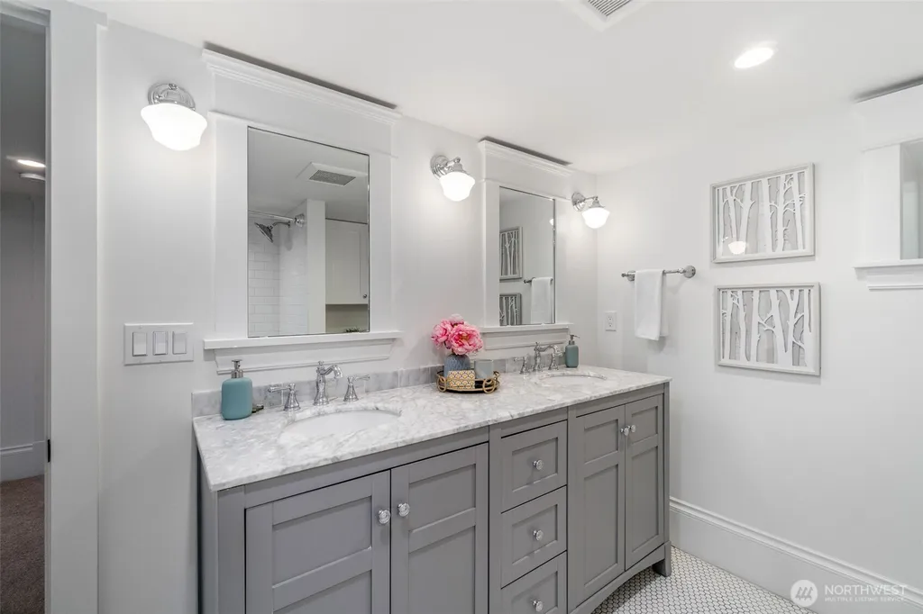 2217 4th Avenue N Seattle WA 98109