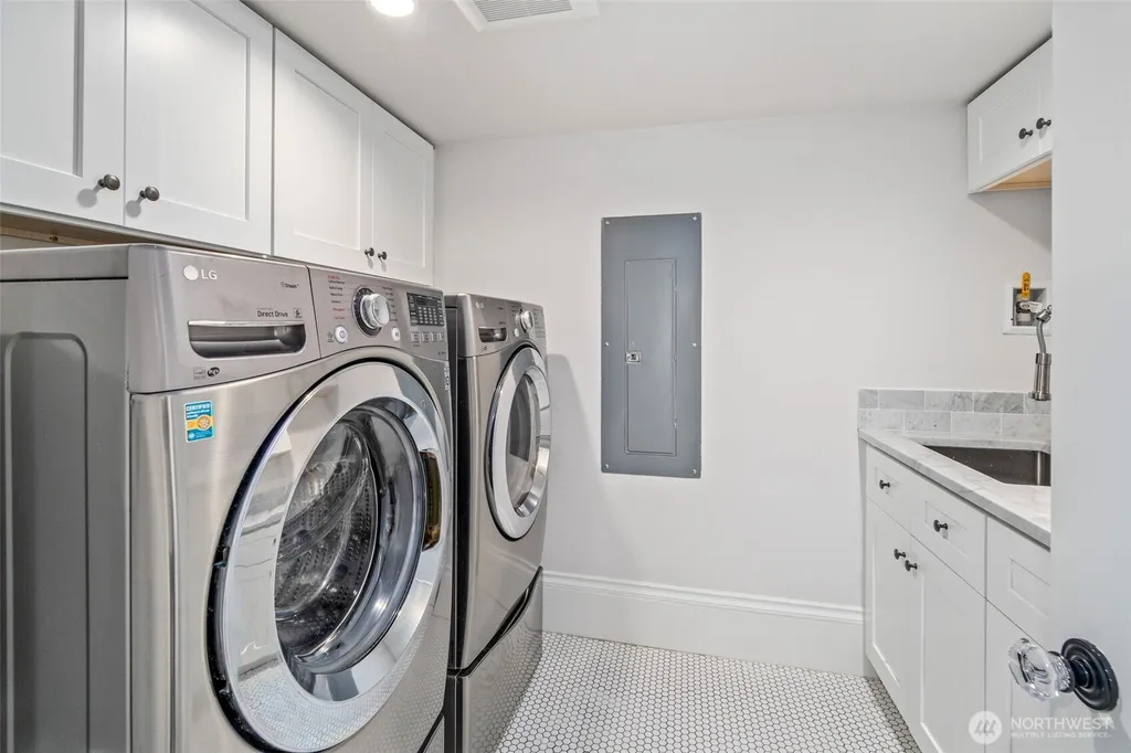 2217 4th Avenue N Seattle WA 98109
