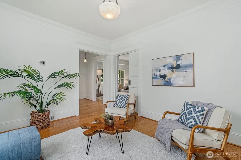 2217 4th Avenue N Seattle WA 98109