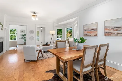 2217 4th Avenue N Seattle WA 98109