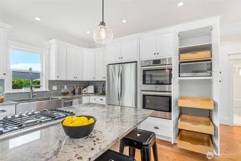 2217 4th Avenue N Seattle WA 98109