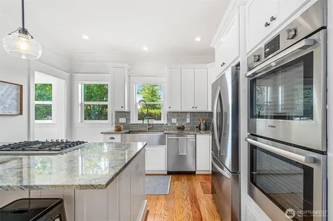 2217 4th Avenue N Seattle WA 98109