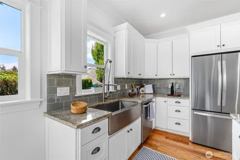 2217 4th Avenue N Seattle WA 98109