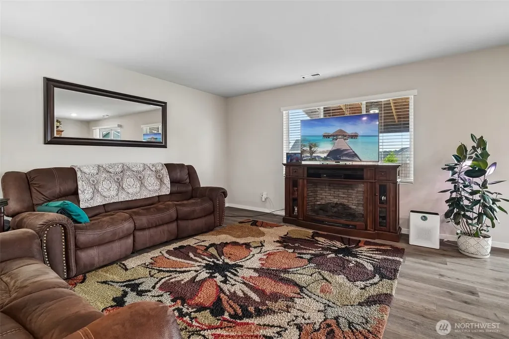 18625 108th Avenue E Puyallup WA 98374