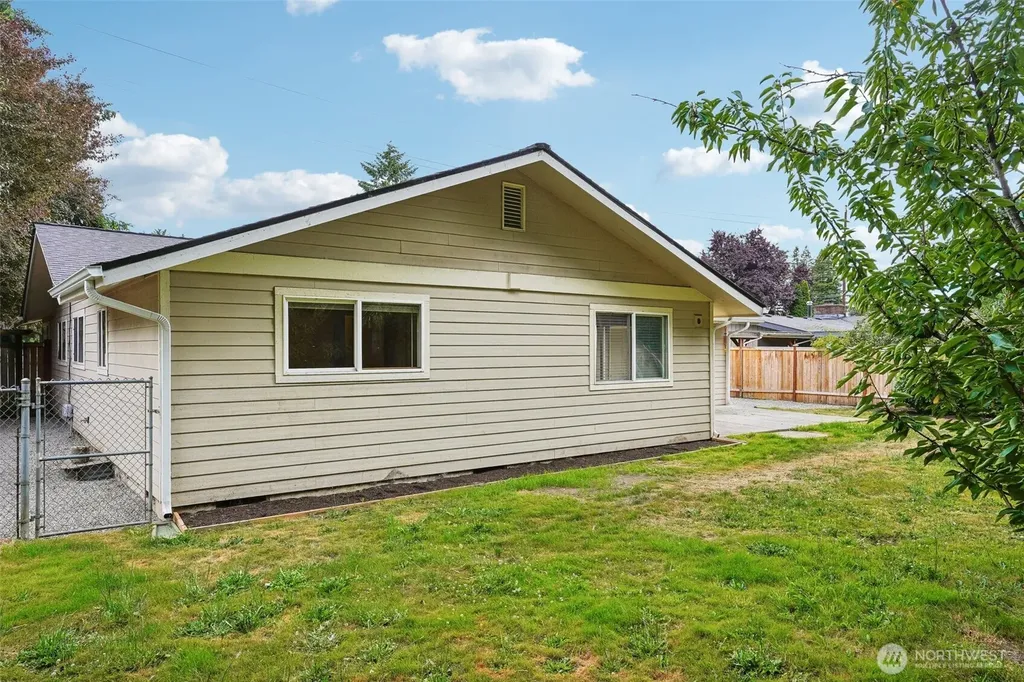 1711 7th Avenue SE Puyallup WA 98372