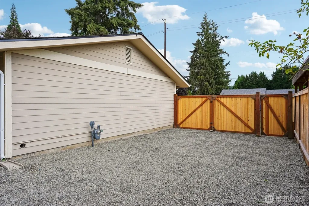 1711 7th Avenue SE Puyallup WA 98372