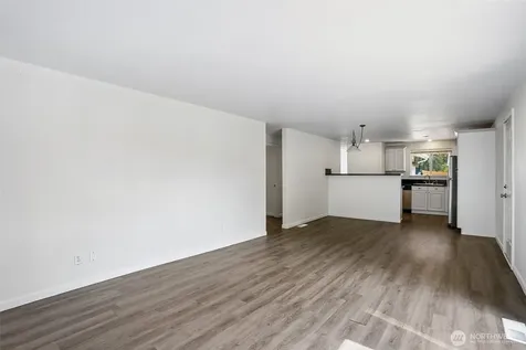 1711 7th Avenue SE Puyallup WA 98372