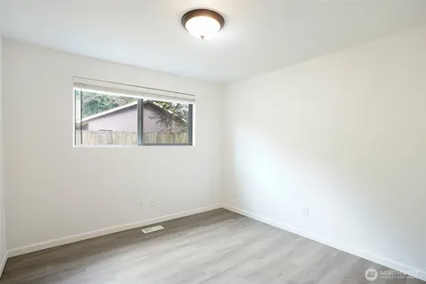 1711 7th Avenue SE Puyallup WA 98372