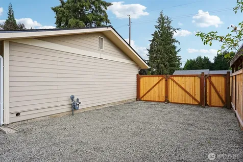 1711 7th Avenue SE Puyallup WA 98372