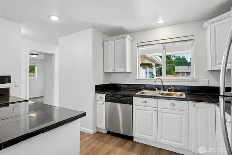 1711 7th Avenue SE Puyallup WA 98372