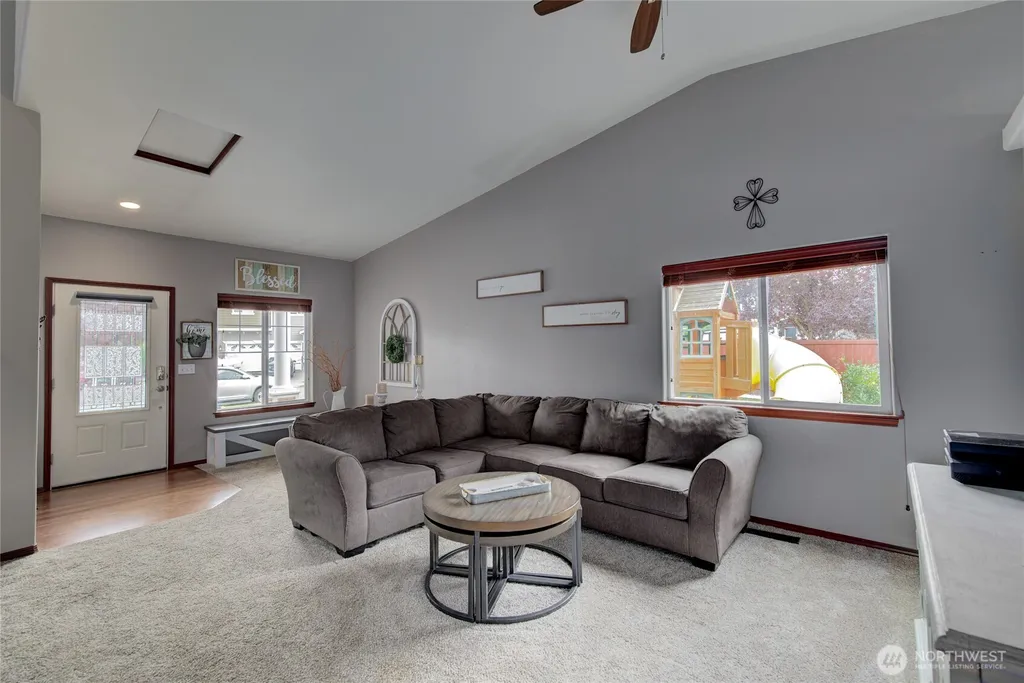 6827 278th St NW Stanwood WA 98292