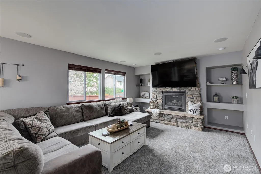 6827 278th St NW Stanwood WA 98292