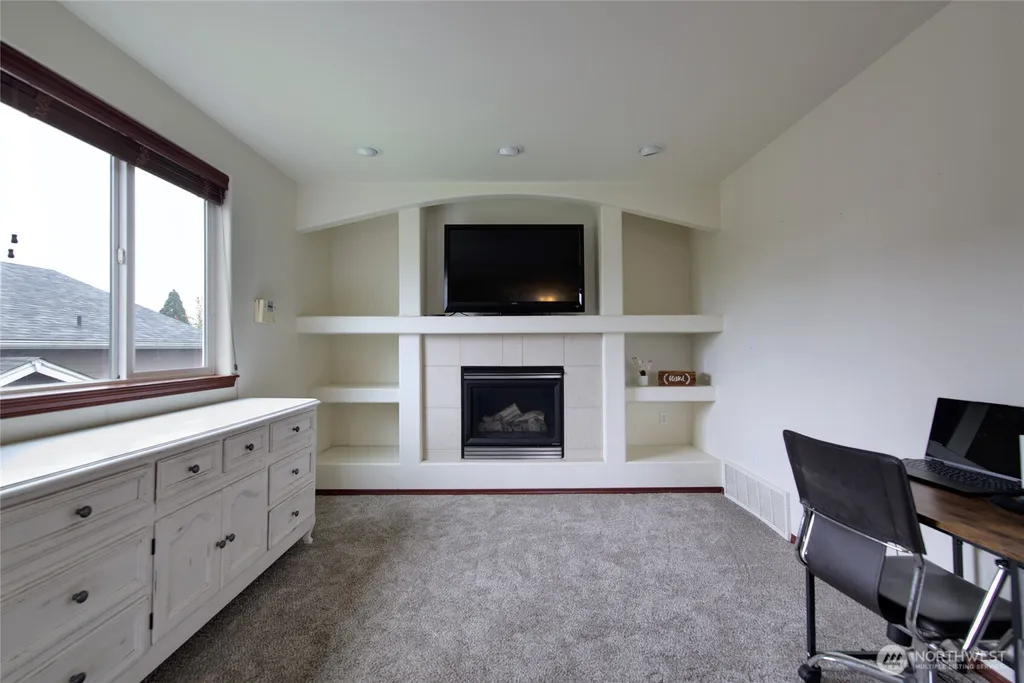 6827 278th St NW Stanwood WA 98292