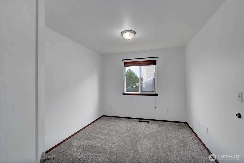 6827 278th St NW Stanwood WA 98292