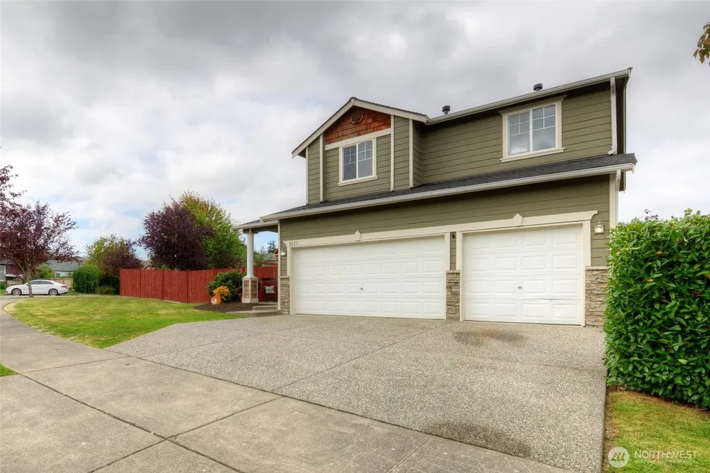 6827 278th St NW Stanwood WA 98292