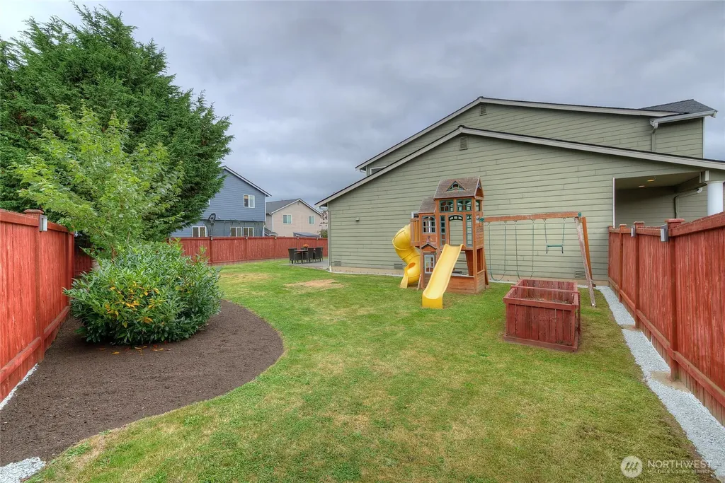 6827 278th St NW Stanwood WA 98292