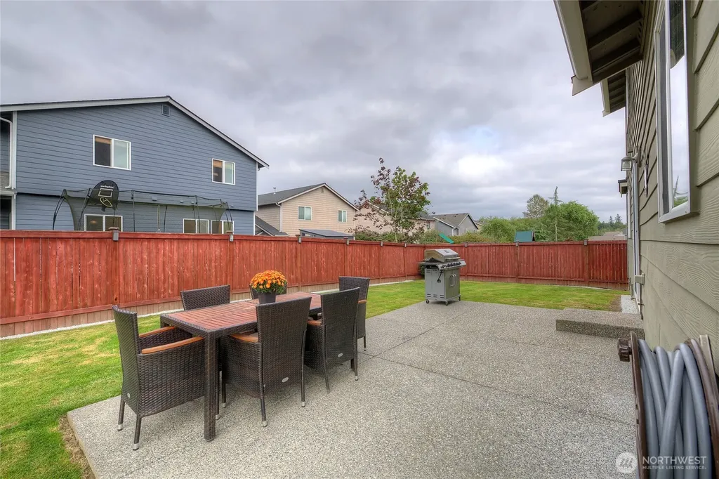 6827 278th St NW Stanwood WA 98292