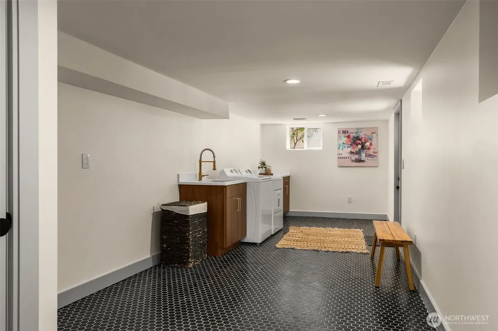 13237 8th Avenue NW Seattle WA 98177