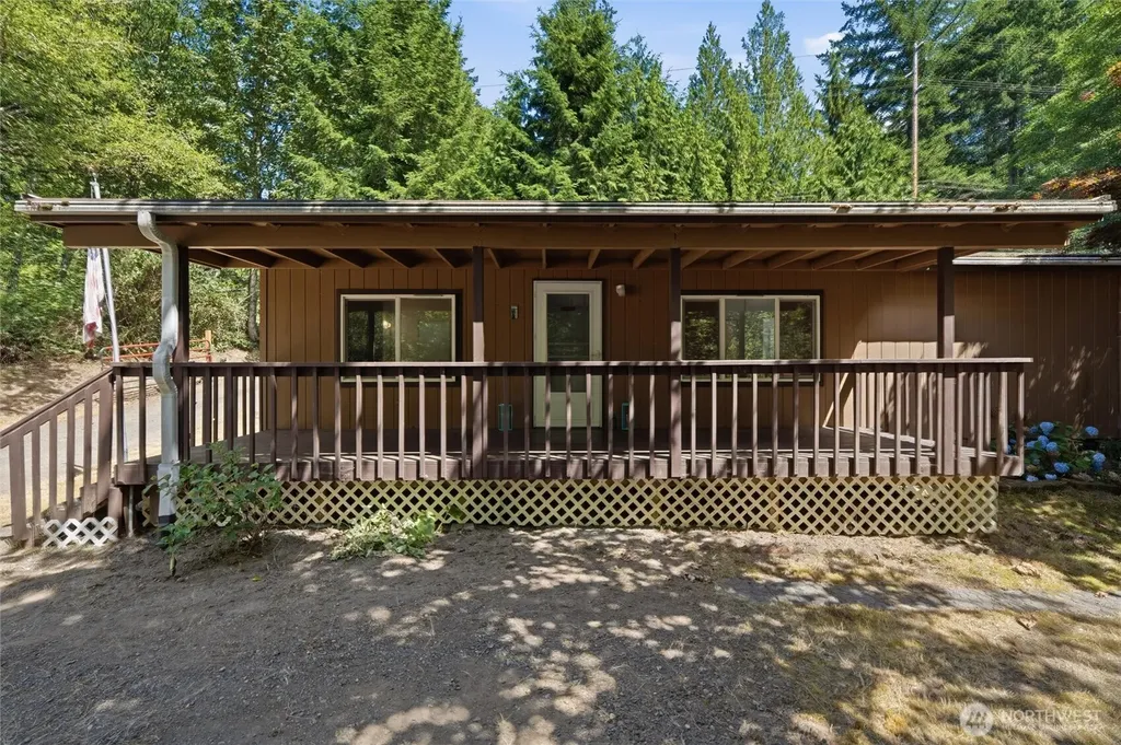886 Woods Road E Port Orchard WA 98366