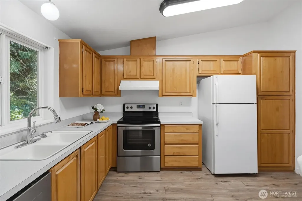 886 Woods Road E Port Orchard WA 98366