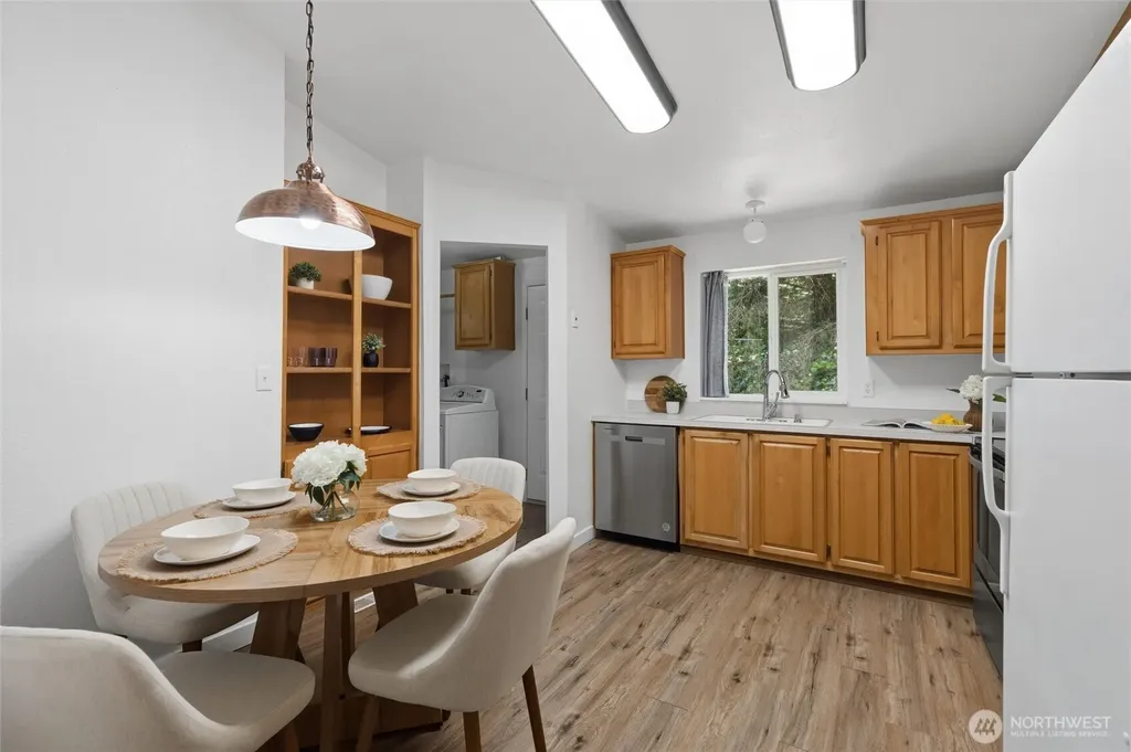 886 Woods Road E Port Orchard WA 98366