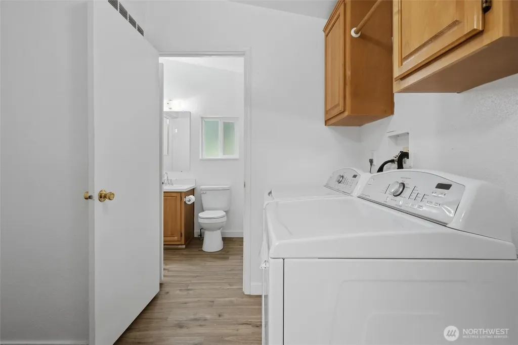 886 Woods Road E Port Orchard WA 98366