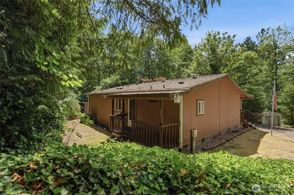 886 Woods Road E Port Orchard WA 98366