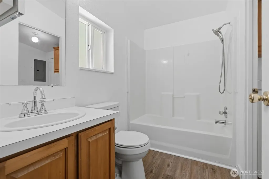 886 Woods Road E Port Orchard WA 98366