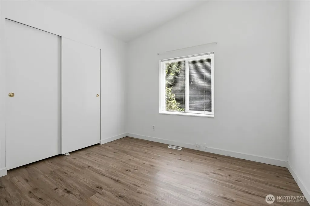 886 Woods Road E Port Orchard WA 98366