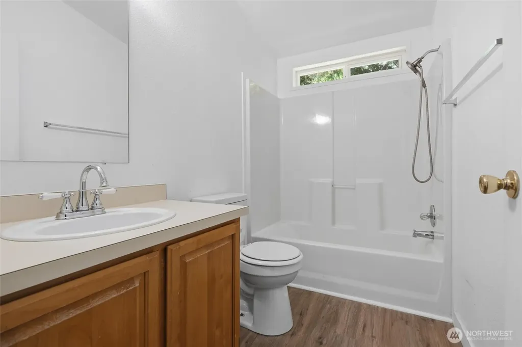 886 Woods Road E Port Orchard WA 98366
