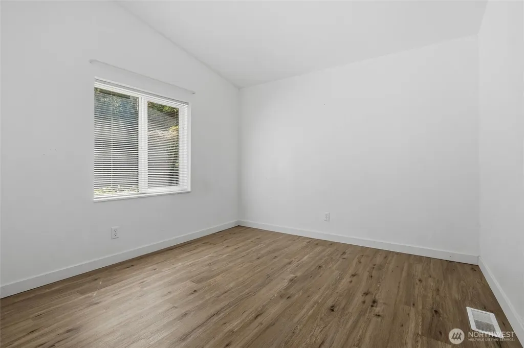 886 Woods Road E Port Orchard WA 98366