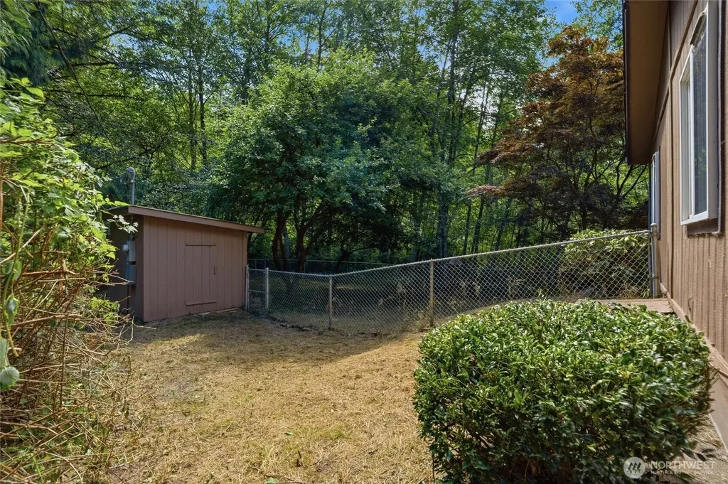 886 Woods Road E Port Orchard WA 98366