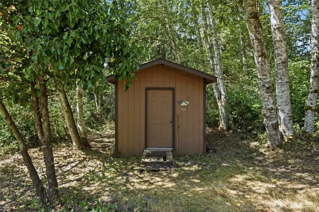 886 Woods Road E Port Orchard WA 98366