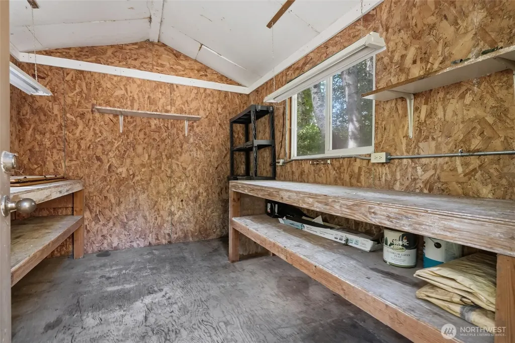 886 Woods Road E Port Orchard WA 98366