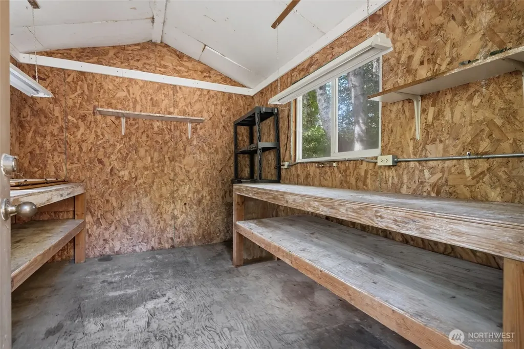 886 Woods Road E Port Orchard WA 98366