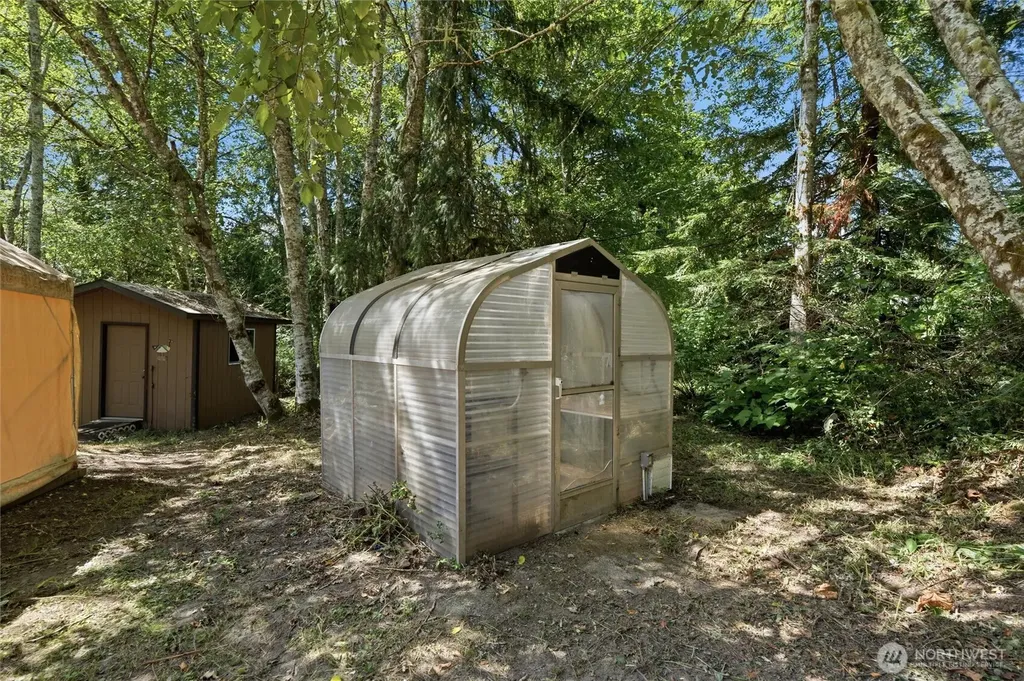 886 Woods Road E Port Orchard WA 98366