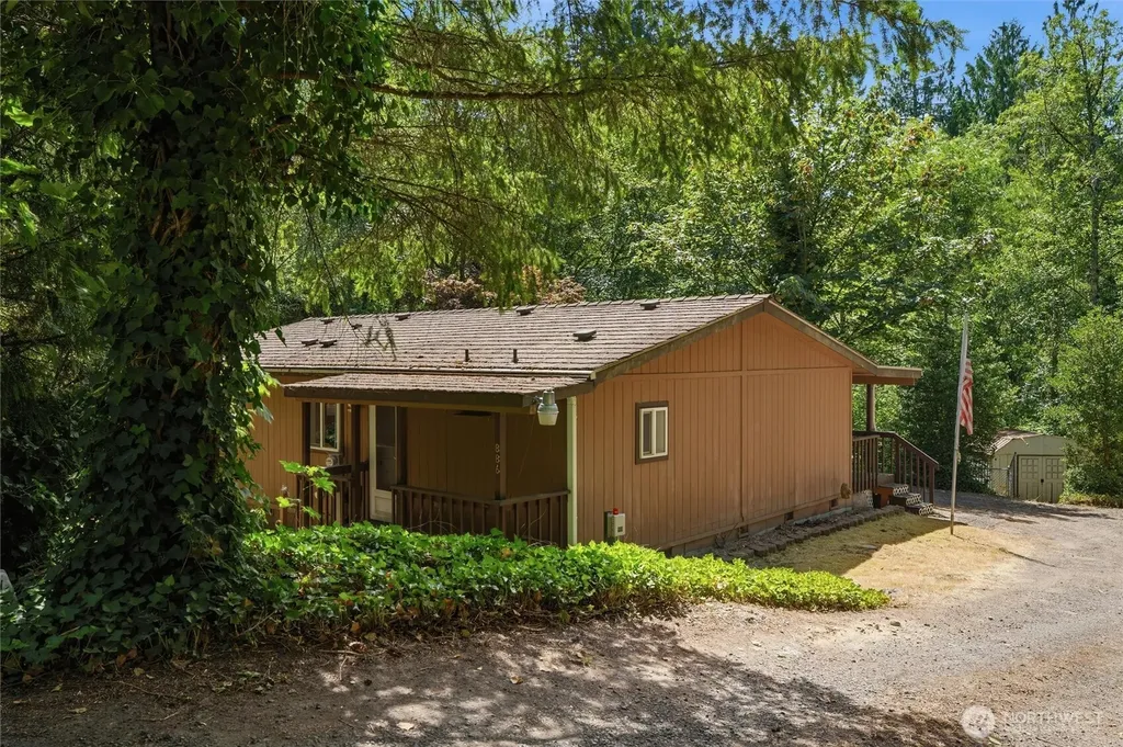 886 Woods Road E Port Orchard WA 98366