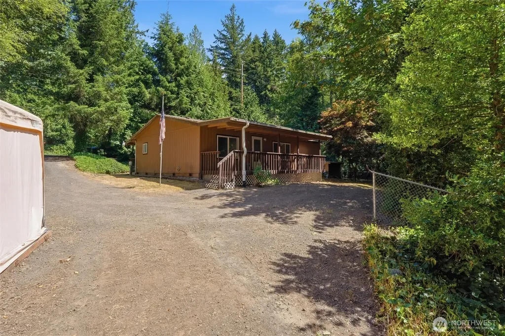 886 Woods Road E Port Orchard WA 98366