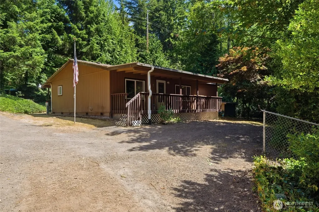 886 Woods Road E Port Orchard WA 98366