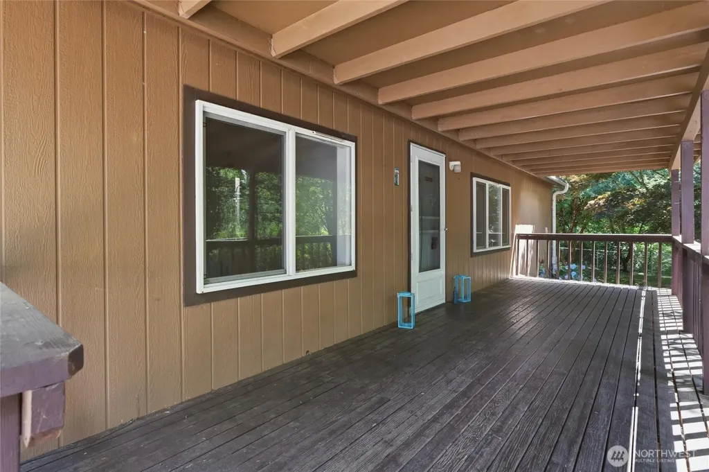 886 Woods Road E Port Orchard WA 98366