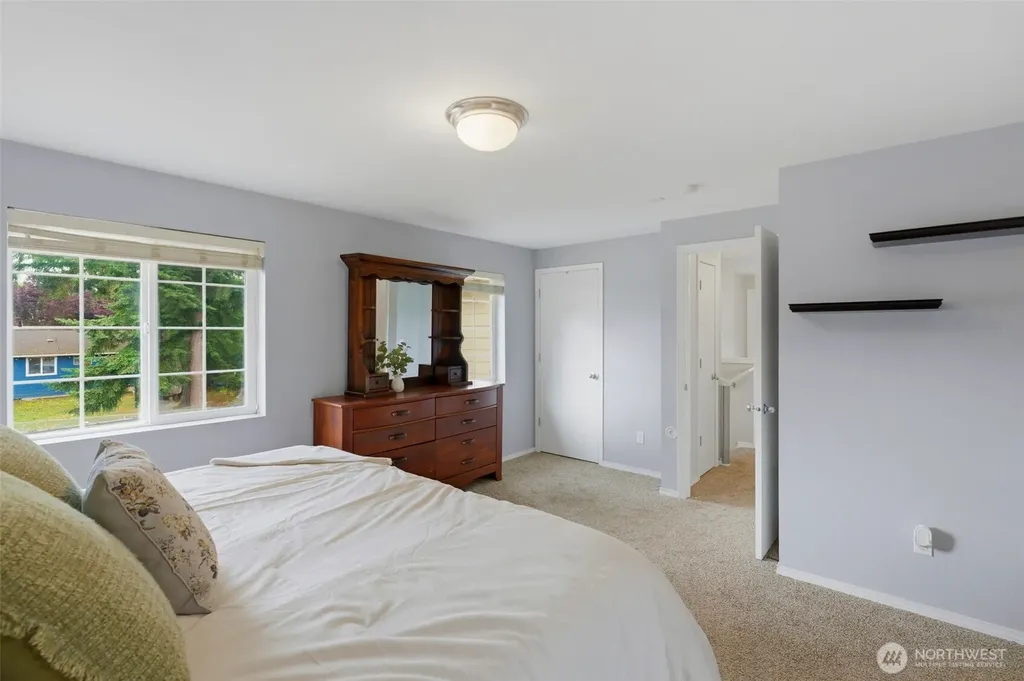 2988 NE Loyola Street Bremerton WA 98311