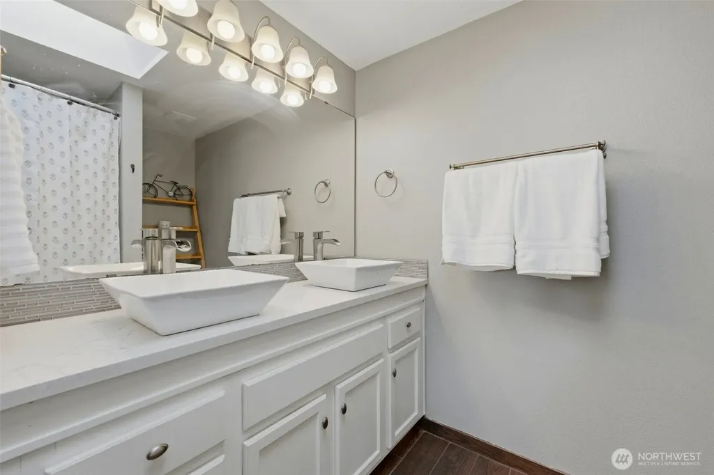 2988 NE Loyola Street Bremerton WA 98311