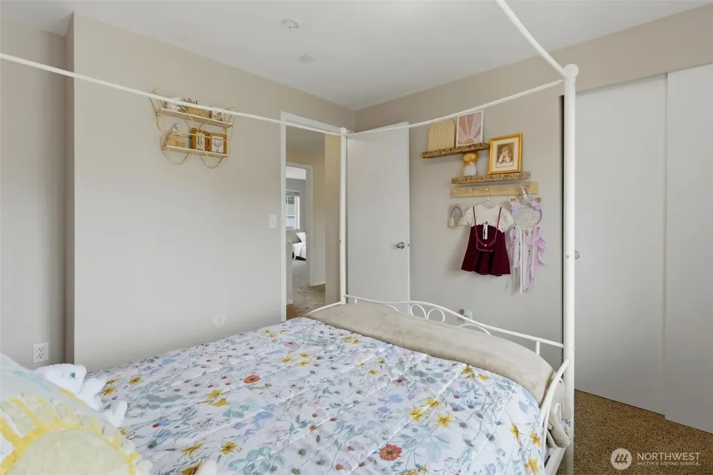 2988 NE Loyola Street Bremerton WA 98311