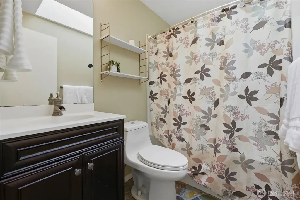 2988 NE Loyola Street Bremerton WA 98311