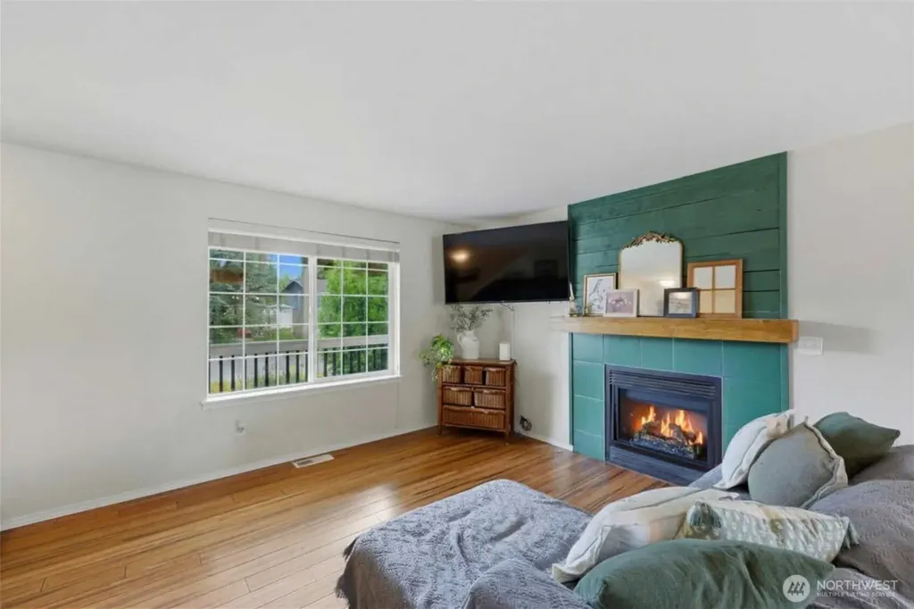 2988 NE Loyola Street Bremerton WA 98311