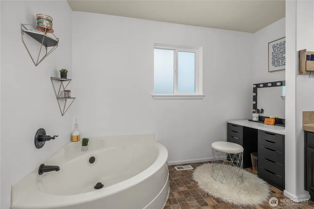 1313 Daffodil Avenue NE Orting WA 98360