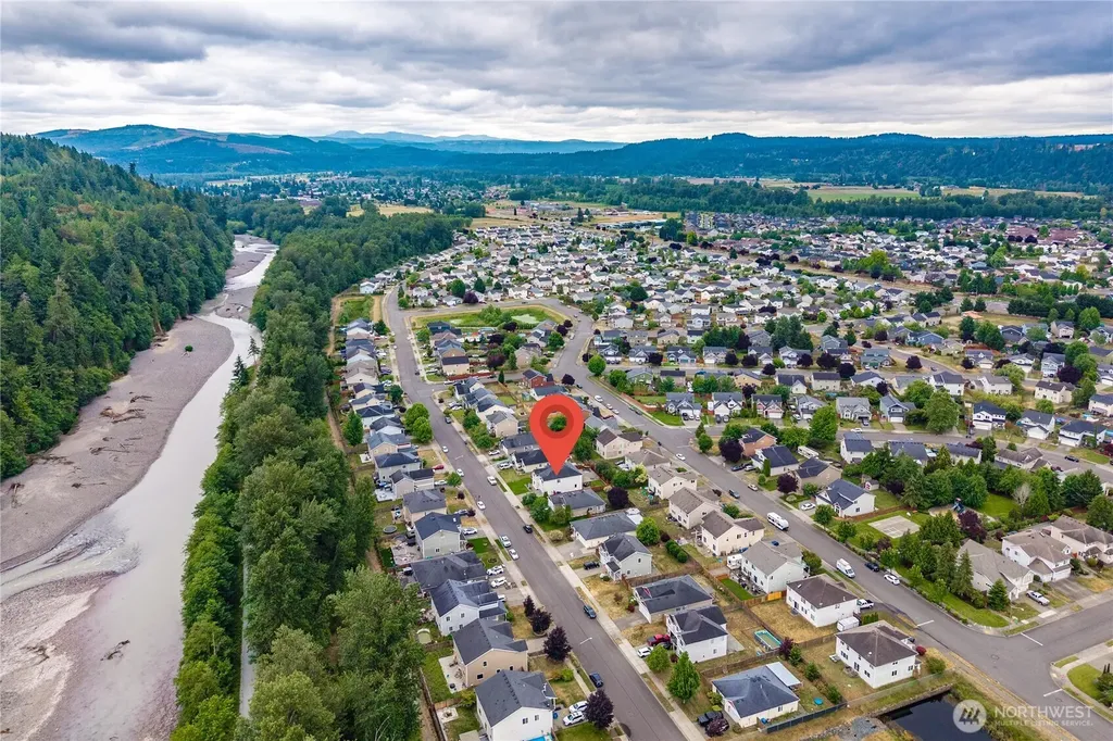 1313 Daffodil Avenue NE Orting WA 98360